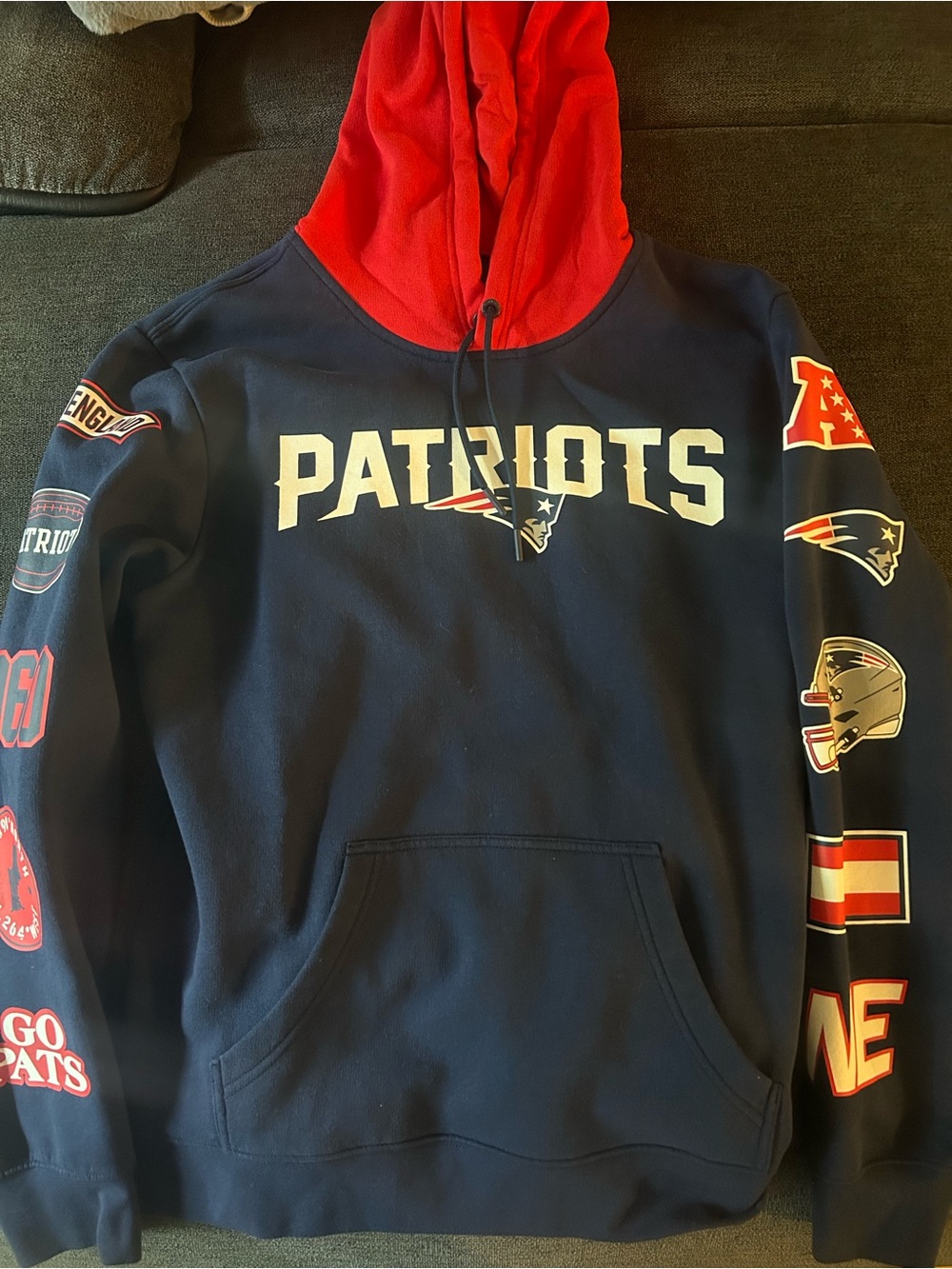 Men's Fanatics Navy/Red New England Patriots Patched Out Pullover Hoodie Medium